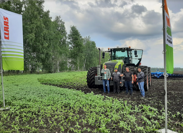 CLAAS Xerion 5000 TRAC с LEMKEN Heliodor на полях ООО 